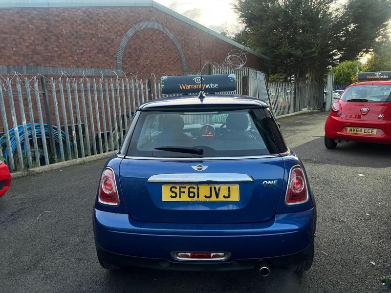MINI HATCH