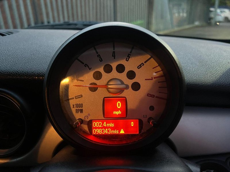 MINI HATCH