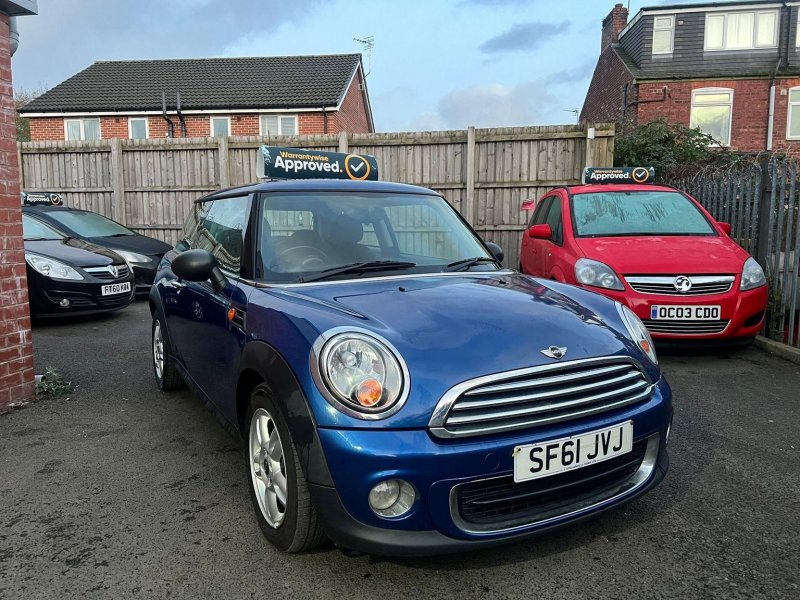 MINI HATCH