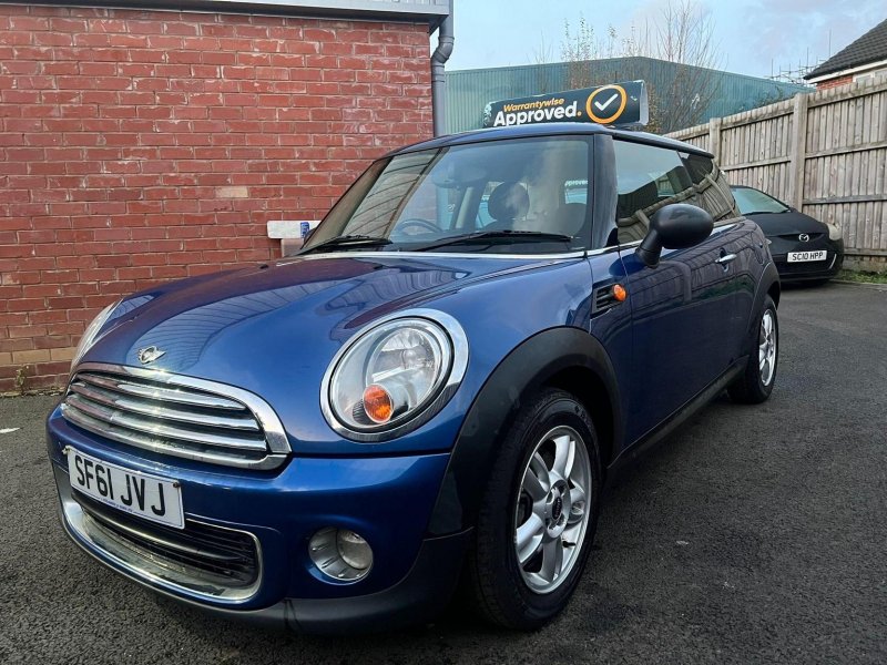 MINI HATCH