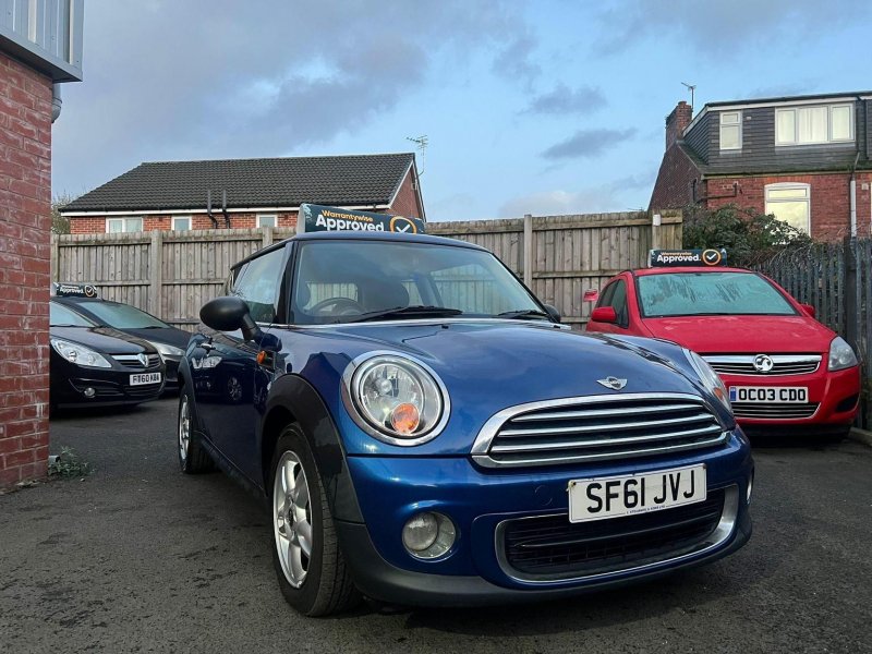 MINI HATCH