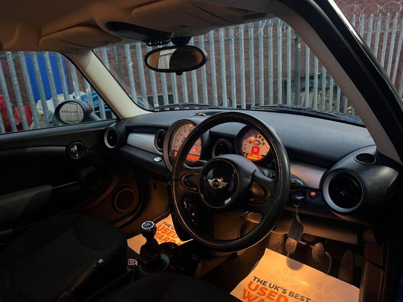 MINI HATCH