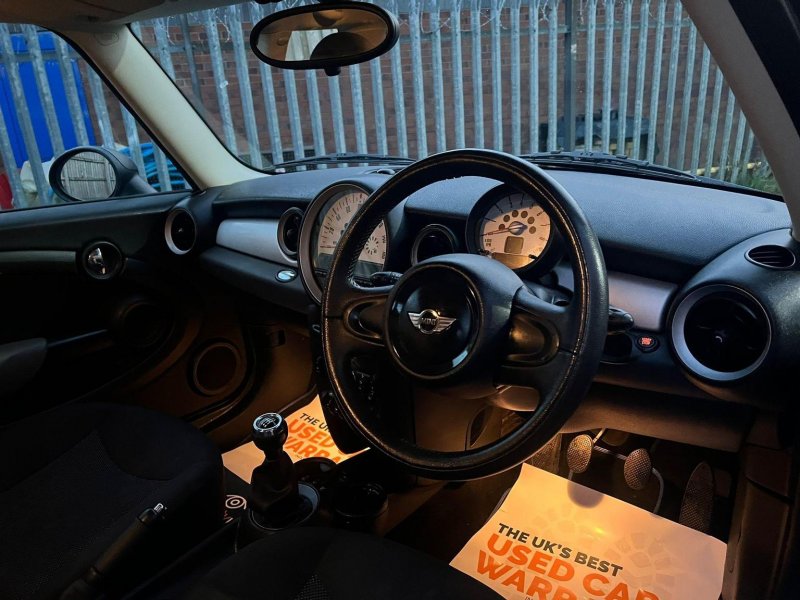 MINI HATCH