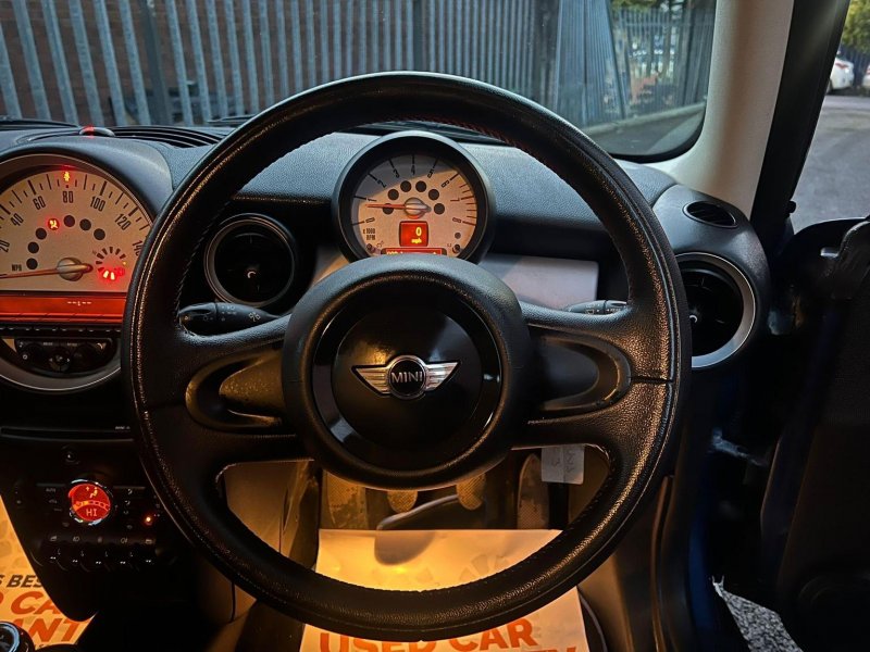 MINI HATCH