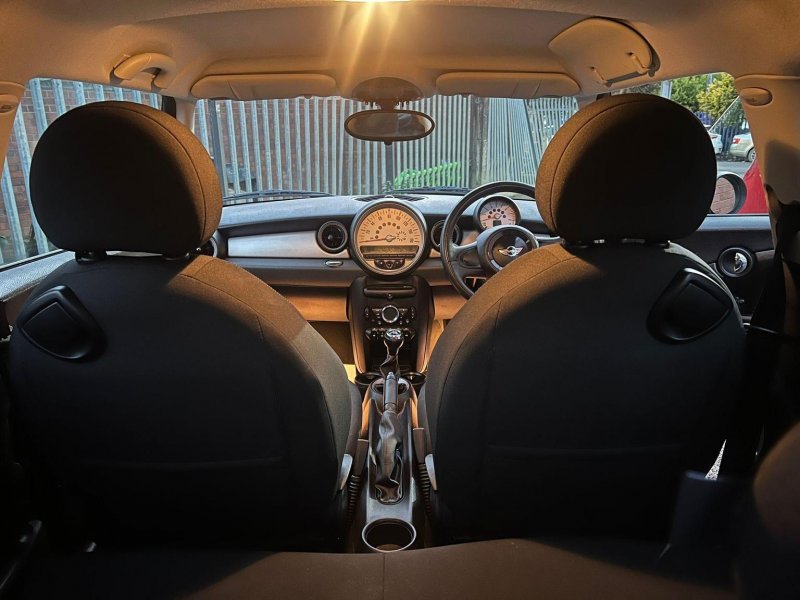 MINI HATCH